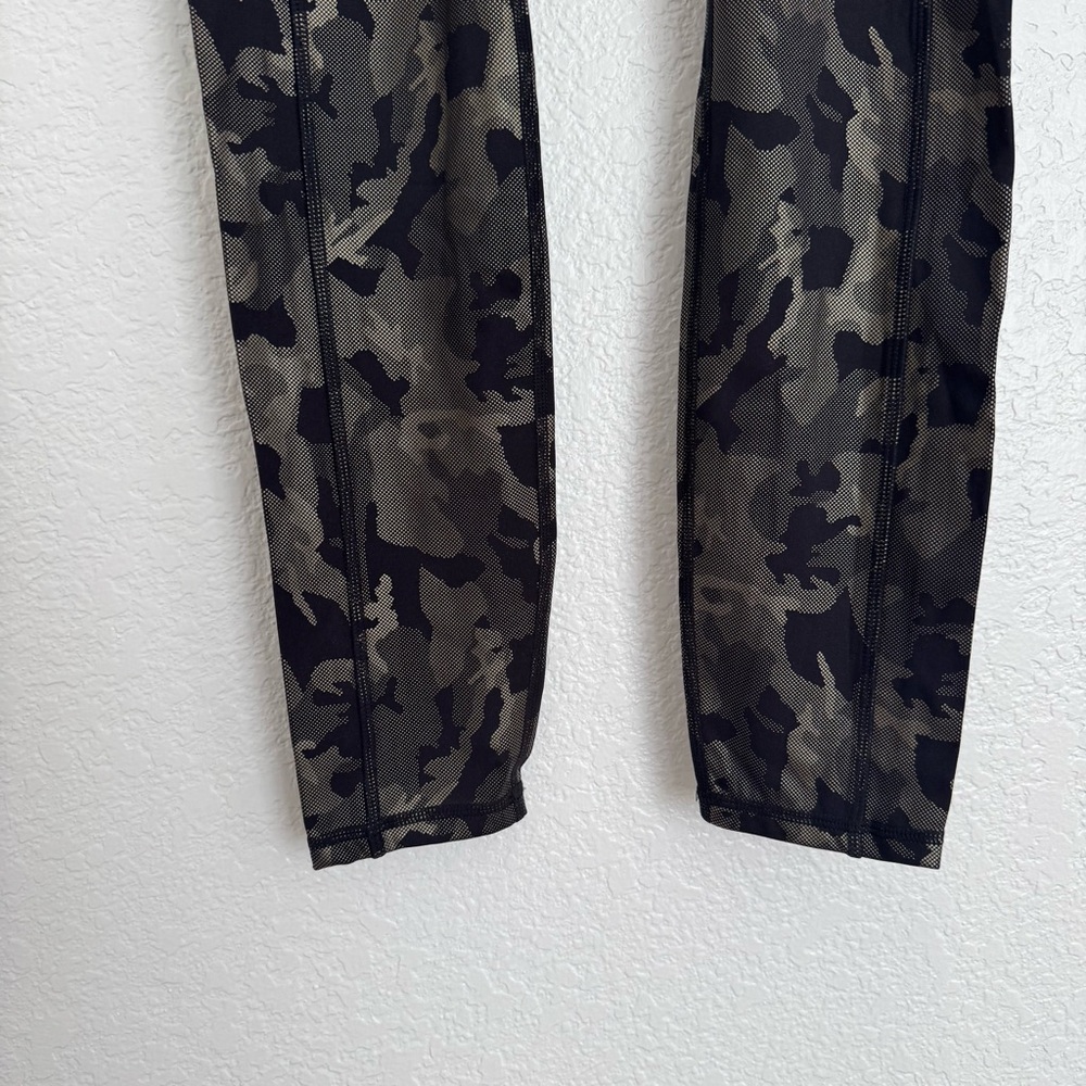 Alexo Athletica Metallic Black Camo Carrywear Leggings - Picture 3 of 9